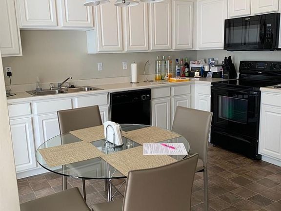 2nd image of 4851 Heritage Heights Cir