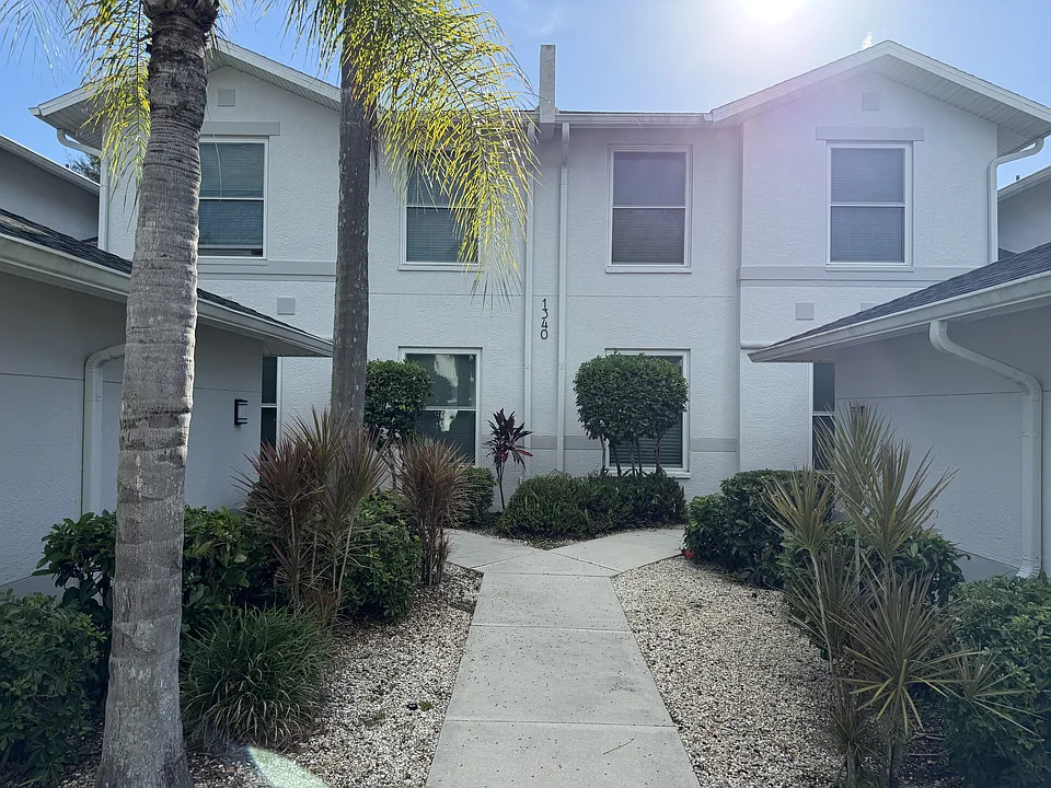 1340 Charleston Square Dr #1