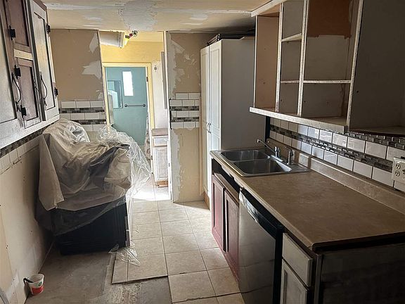 4th image of 963 S 6th Ave