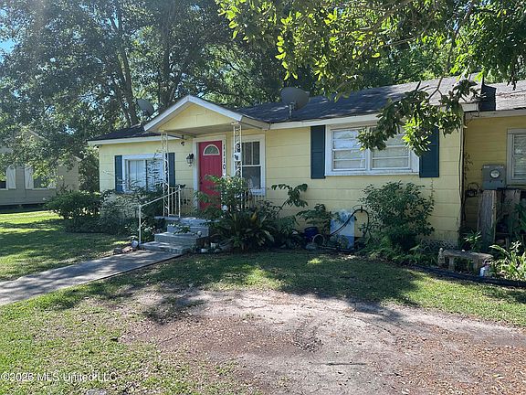 2nd image of 1110 Live Oak Ave