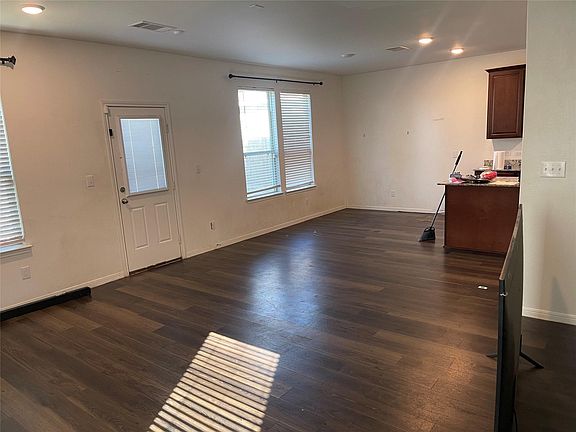 5th image of 10405 Pineland Dr