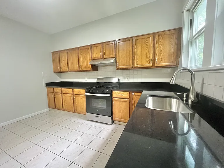 Lester Pl — Photo 2