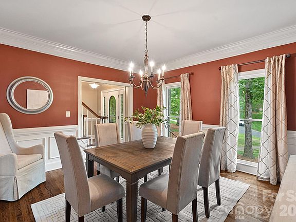 5th image of 2512 Monteiane Dr