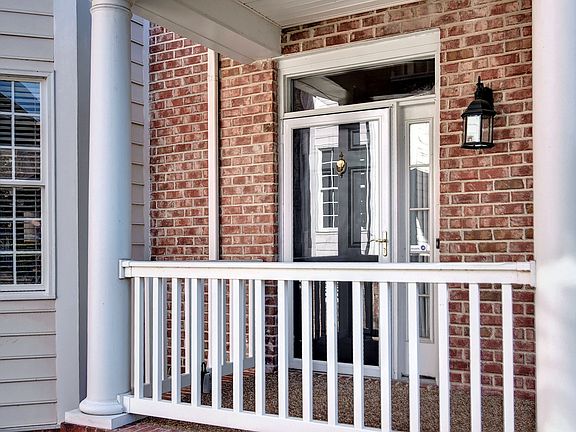 4th image of 136 Exmoor Ct