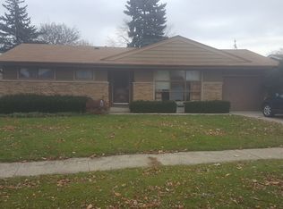 7 Ridgewood Rd, Elk Grove Village, IL 60007