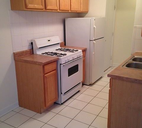 3rd image of 5423 N Winthrop Ave APT 412