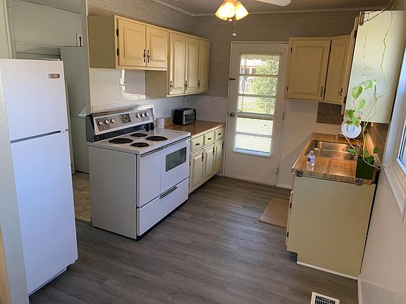 3rd image of 707 Tomlinson Ave #1