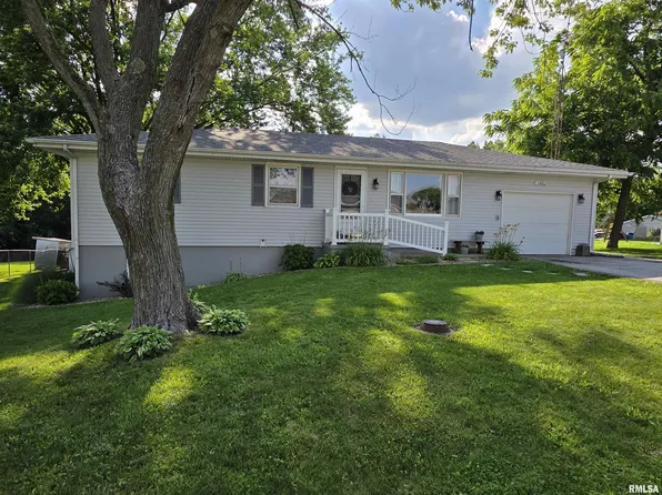 105 Jones St, Woodson, IL 62695