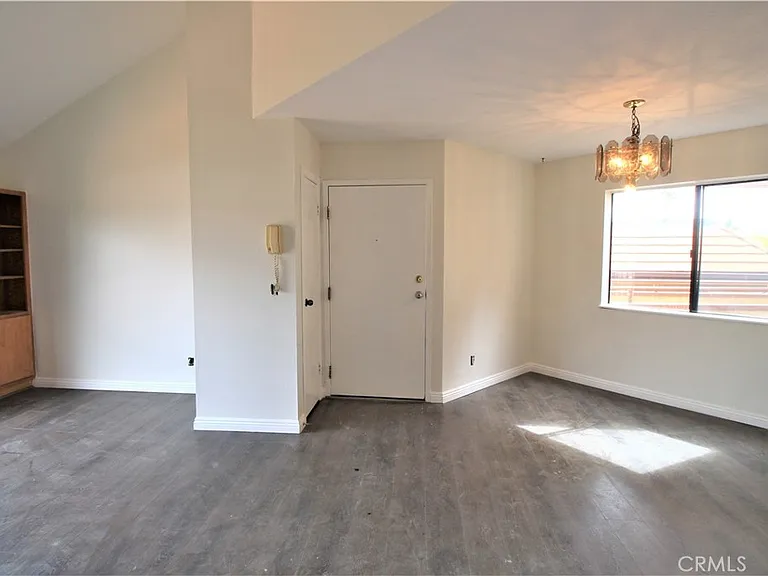 415 W Stocker St #307 — Photo 9