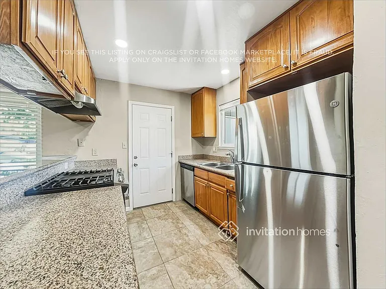 1658 Ashwood Dr — Photo 8