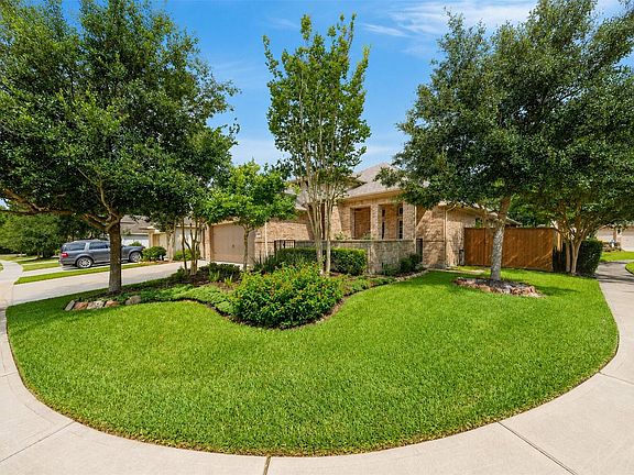2nd image of 217 Southern Iris Ct