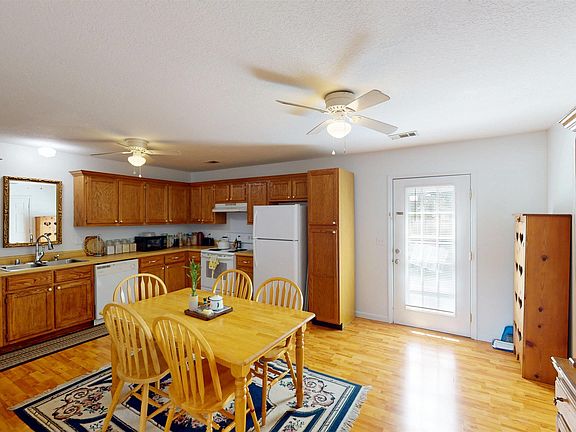 5th image of 1110 Roberts Dr