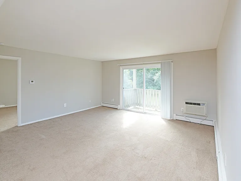 Bayside Country Club Apartments — Photo 25