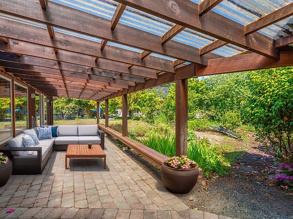 4th image of 321 Mill Rd