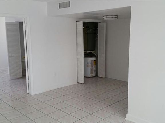 5th image of 2011 Bay Dr APT 3