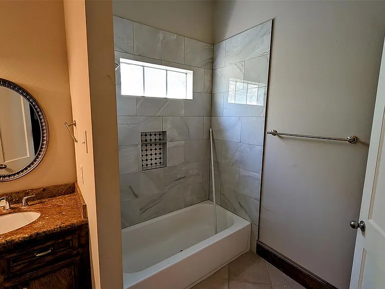 702 Paschall St #B — Photo 15