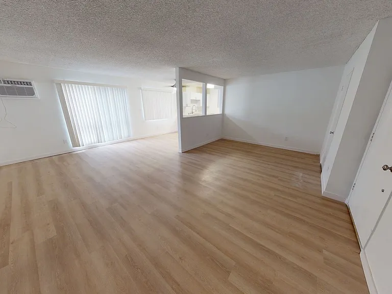 Royal Terrace Apartments — Photo 11