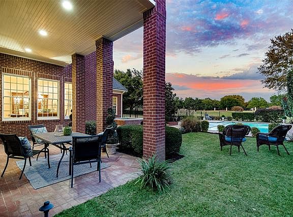 3rd image of 5116 Pinehurst Dr