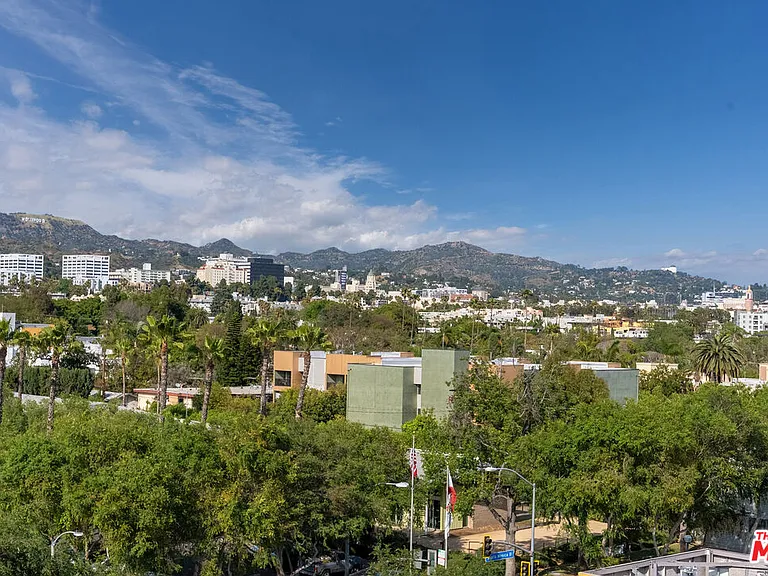 7428 Santa Monica Blvd #301 — Photo 38