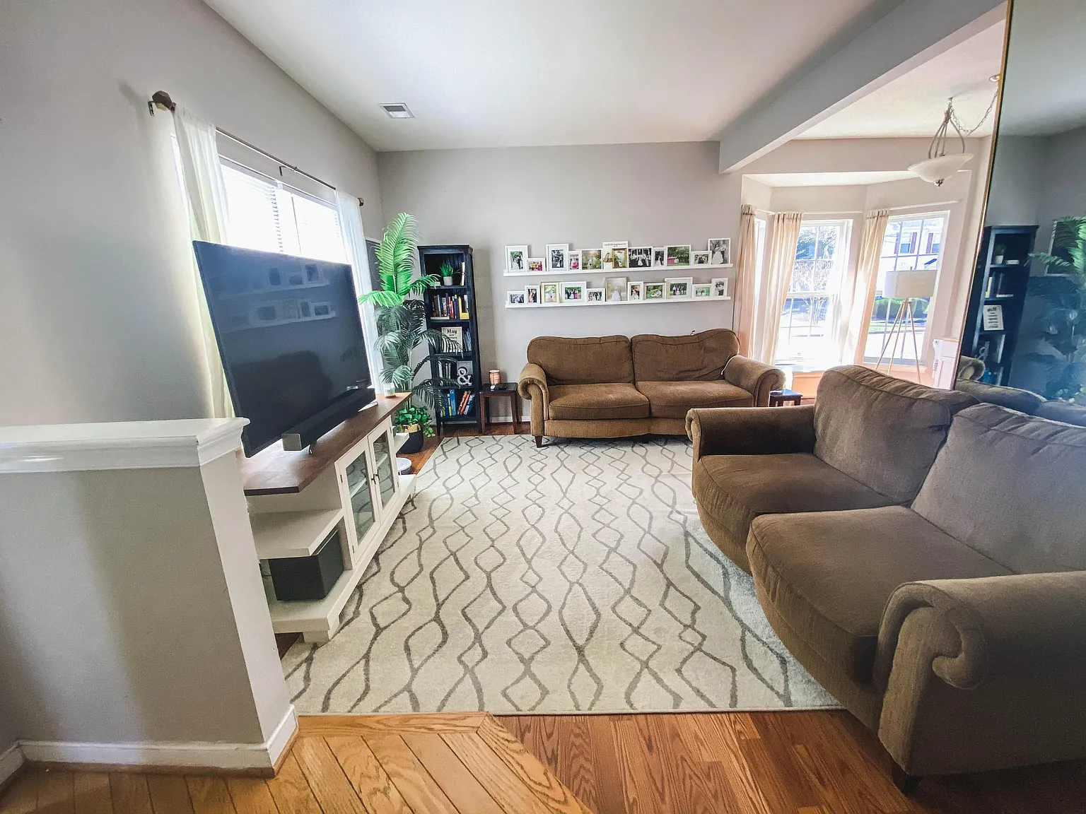 3 bed, 2.5 bath, 1340 sqft, $2,300 — Photo 2