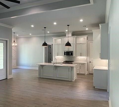 5th image of 470 Stacey Ln