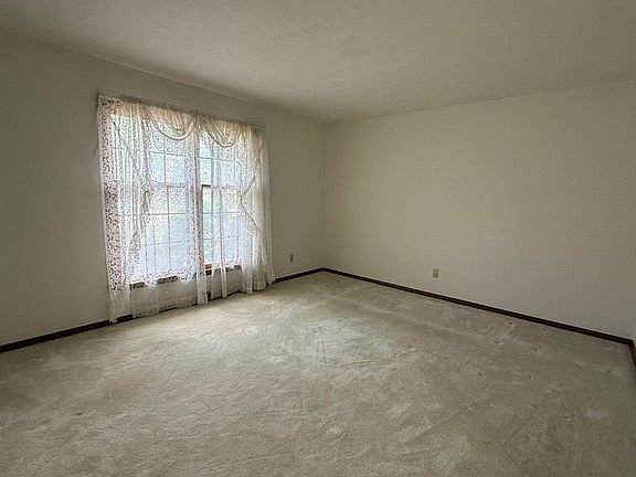 3rd image of 2925 25th St