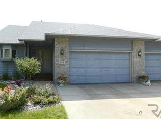 804 N Sherwood Ave, Sioux Falls, SD 57103