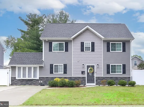 137 N Park Dr, Levittown, PA 19054