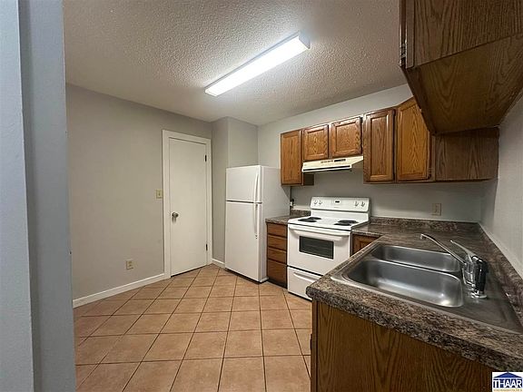 5th image of 1358 Chestnut St