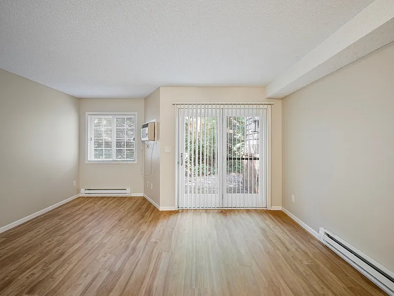 Somerset Oaks Apartments and Townhomes — Photo 5