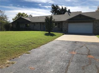 15385 Meadow Ln, Lowell, AR 72745