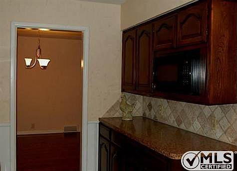 3rd image of 1415 W Lavender Ln