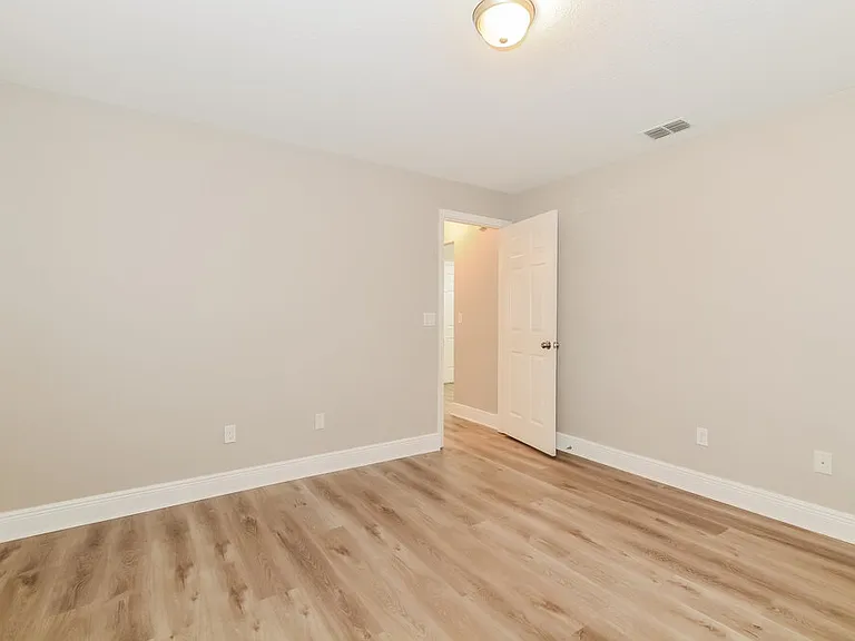 424 Lancers Dr — Photo 14
