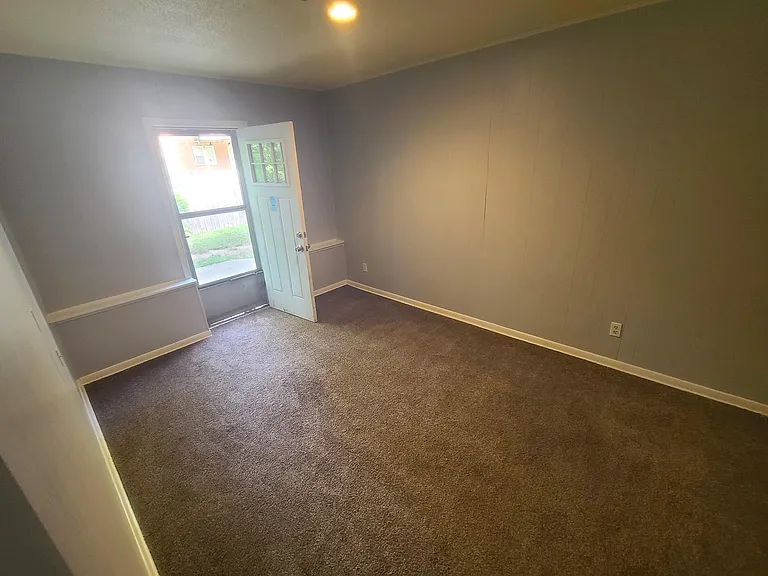 9825 Linden Cir — Photo 17