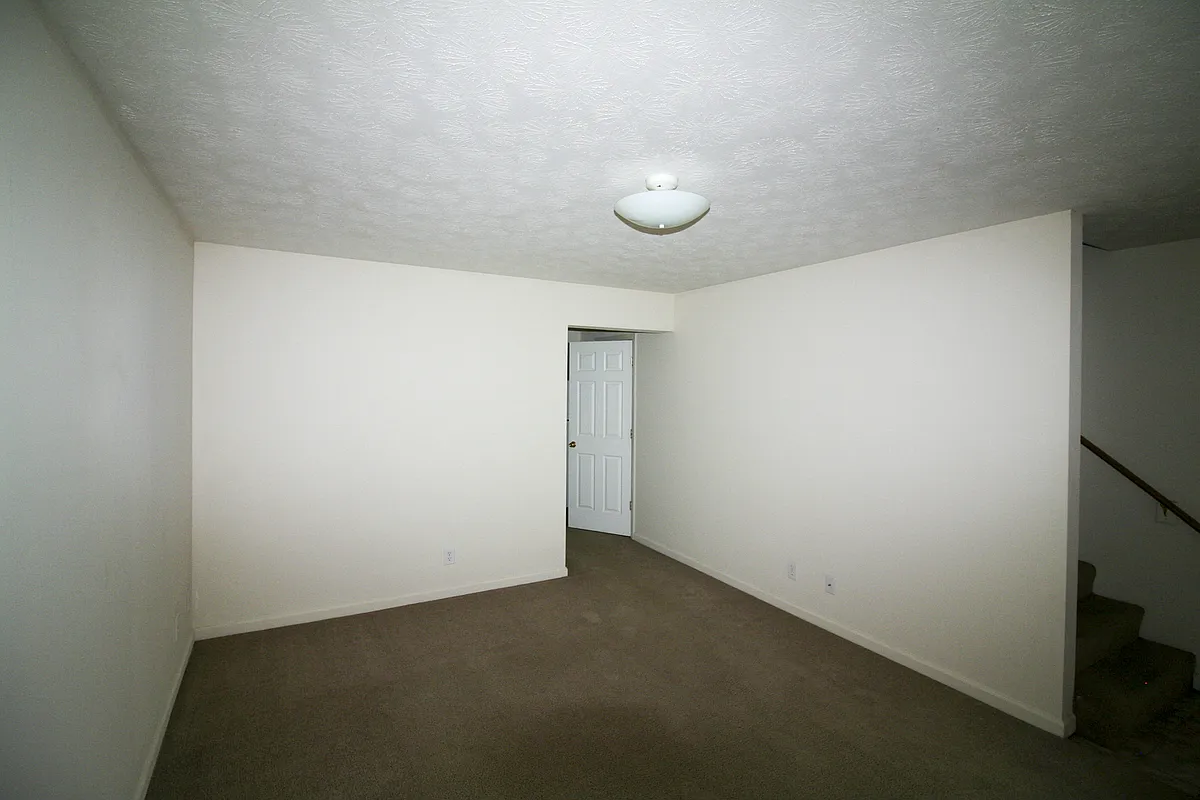 Building Photo - 1500 N Willow Ave