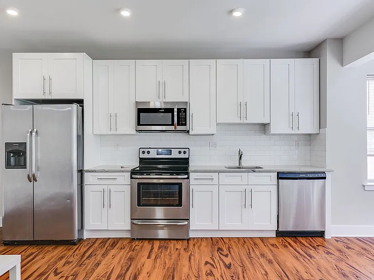 549 Armstrong St #201 — Photo 3