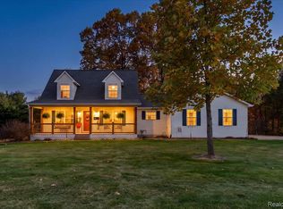 7392 Oceola Farms Ct, Howell, MI 48855
