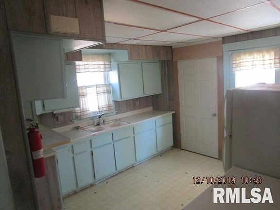 3rd image of 2416 N Dechman Ave