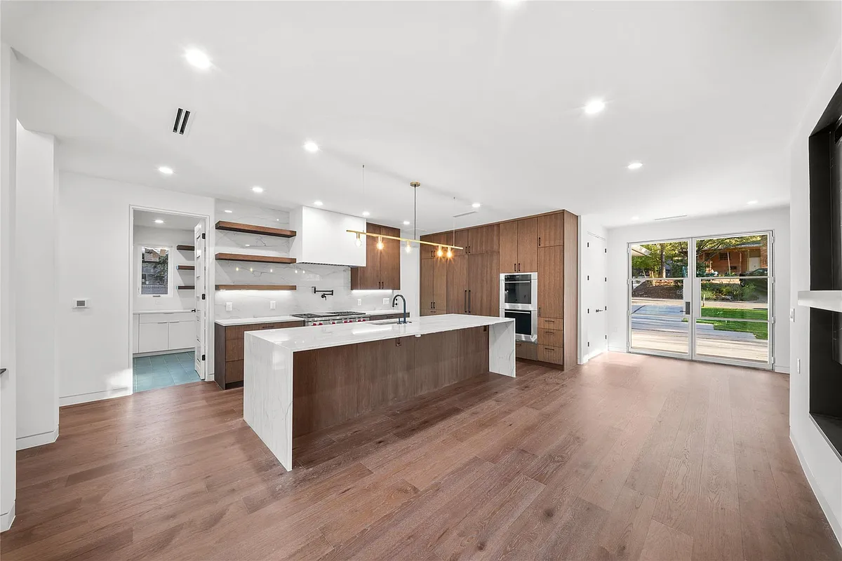 Building Photo - 2904 Westhill Dr