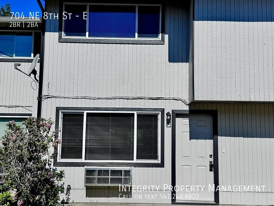 Building Photo - 704 NE 8th St #E