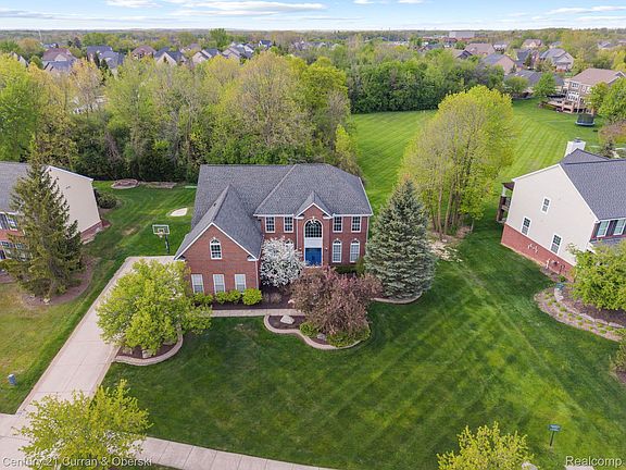 5th image of 23498 Prescott Ln W