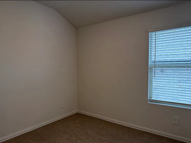 716 Edgehurst Dr — Photo 4