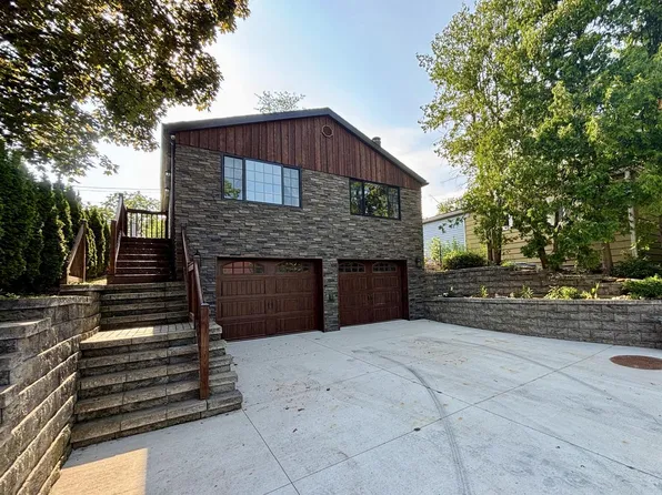 W341N4803 East Lindy LANE, Nashotah, WI 53058