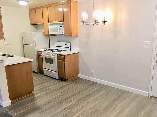 2nd image of 4621 Vista Del Monte Ave APT 205