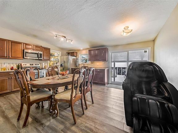 4th image of 3949 Rolling Hills Ct E