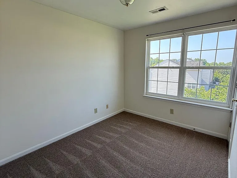 7028 Wytheville Cir — Photo 11