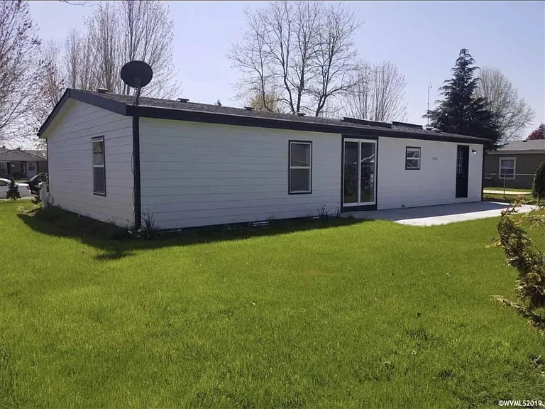 1020 Linden St — Photo 12