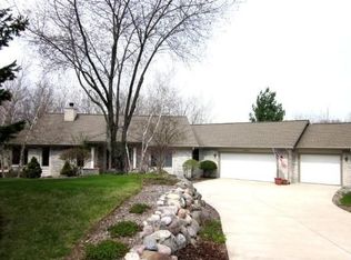 W333S137 Glen Oaks Dr, Delafield, WI 53018
