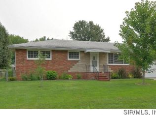 204 Redwood Dr, Godfrey, IL 62035