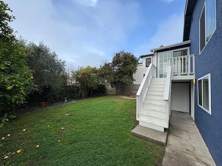 1527 Golden Ave — Photo 28